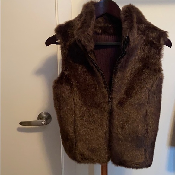Faux fur Calvin Klein vest - Picture 2 of 7